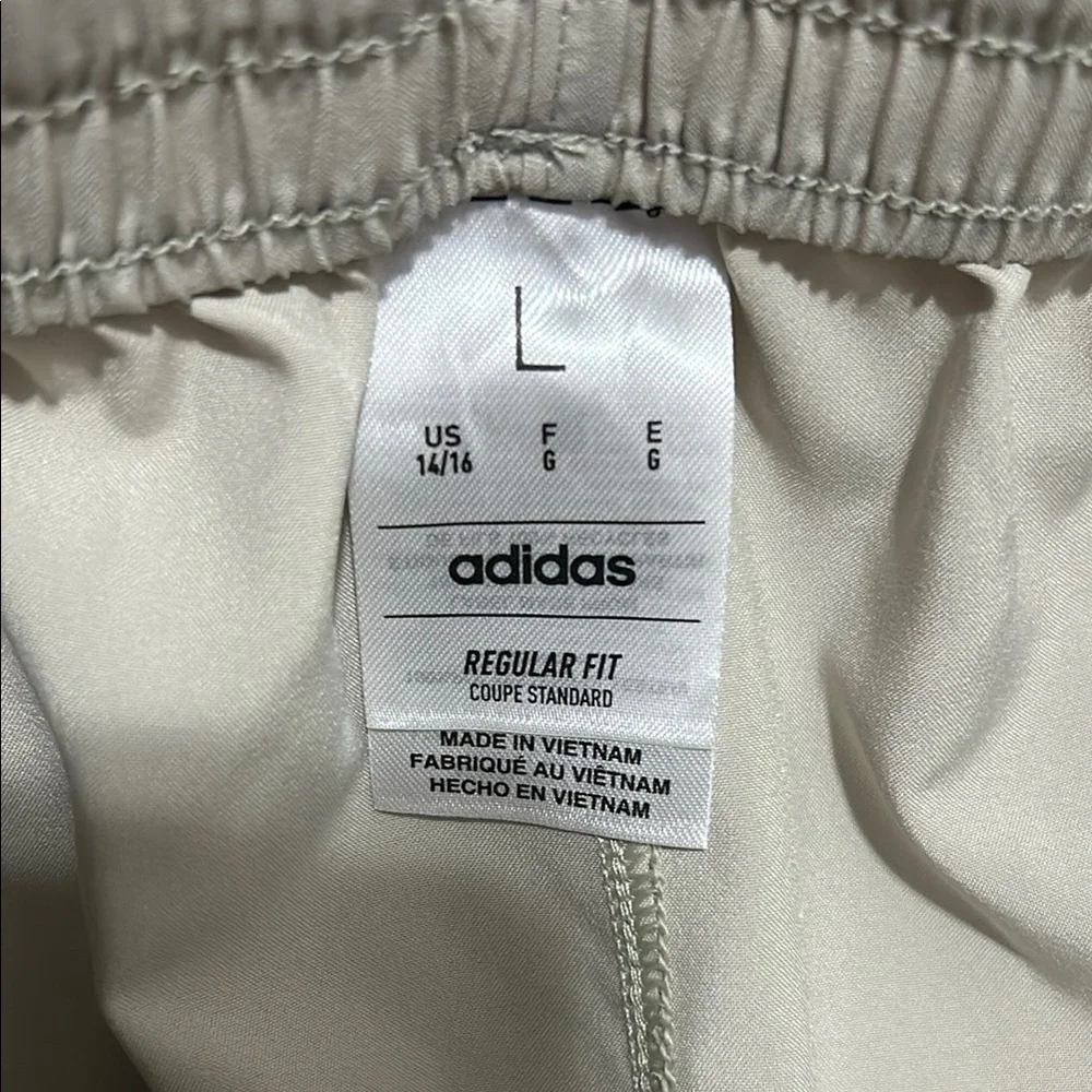 Adidas Classic White Shorts with Black Accents Boys - L regular fit